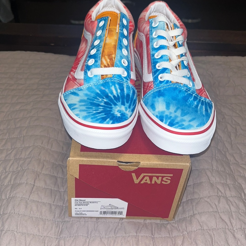 BRAND NEW!!!! Size 5 Vans Tie Dye. Great gift or get ready for the summer!!!!!